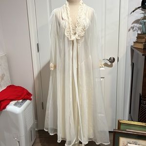 Vintage Bridal Robe and Nightgown